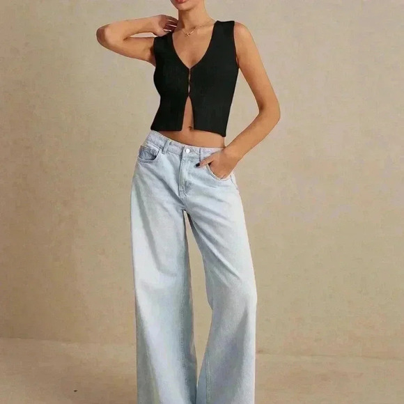 Black Casual Women's Solid Color Sleeveless Knit Top - Picture 1 of 7